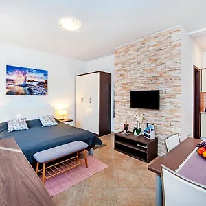 F&r , Rovinj Chorwacja